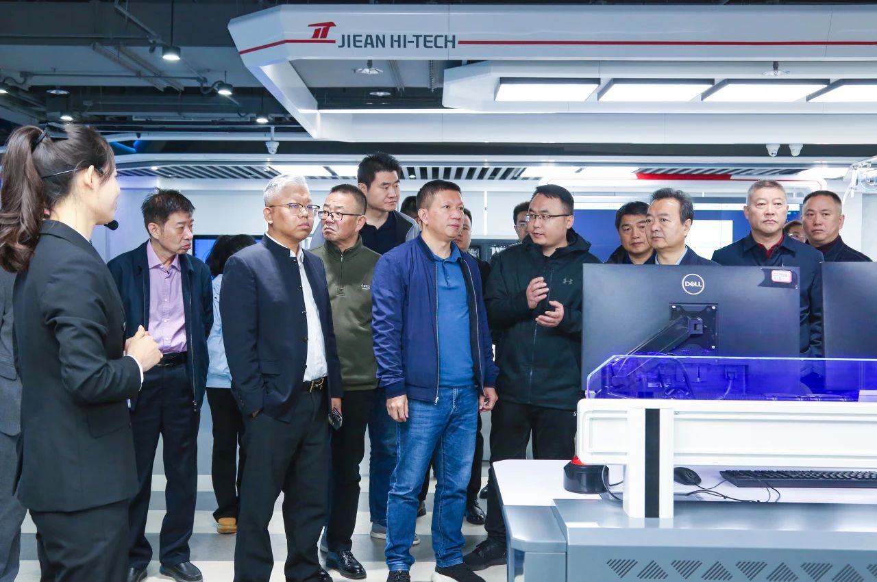 廣州市協作辦公室一行蒞臨捷安高科參觀考察